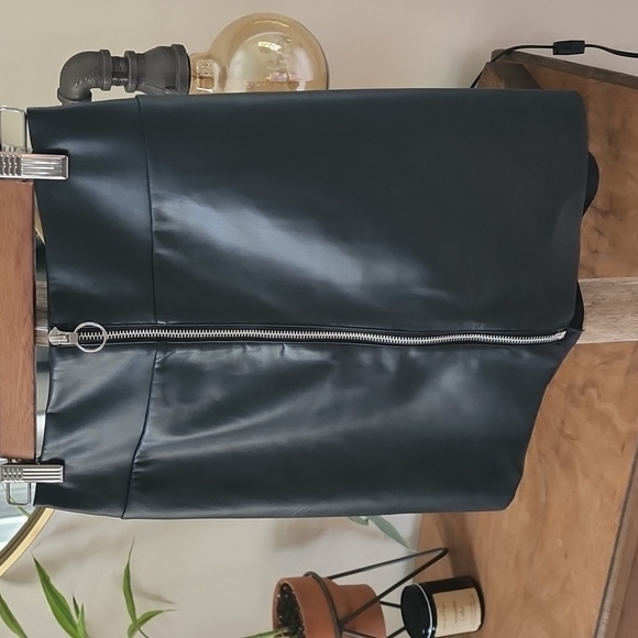 Express faux leather mini skirt - Picture 2 of 5